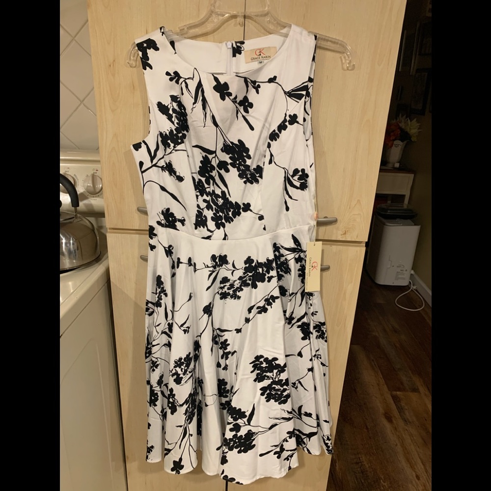 NEW GRACE KARIN SIZE M BLACK AND WHITE FLARE DRESS
